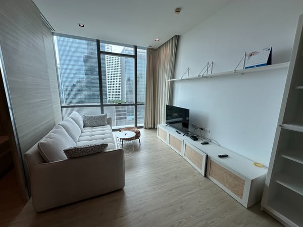 bedroom and living room of The Room Sukhumvit 21