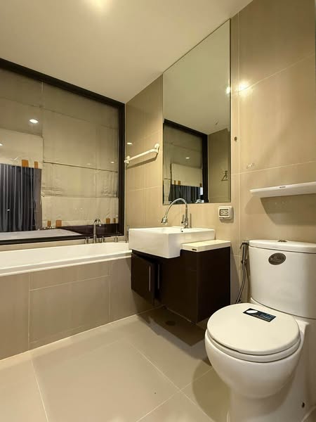 bathroom of Villa Asoke Condominium