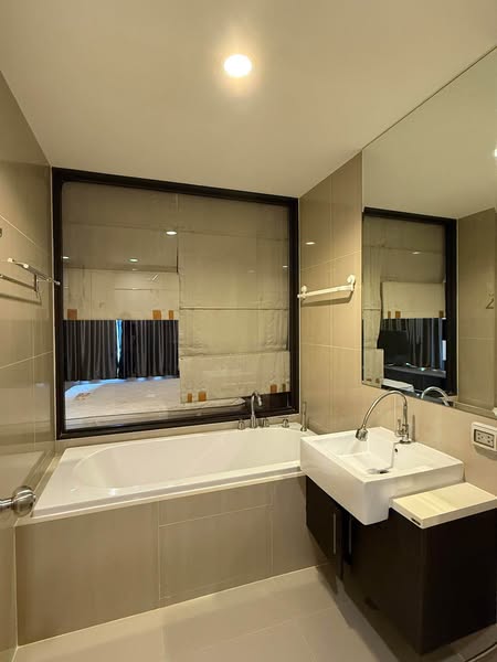 bathroom of Villa Asoke Condominium