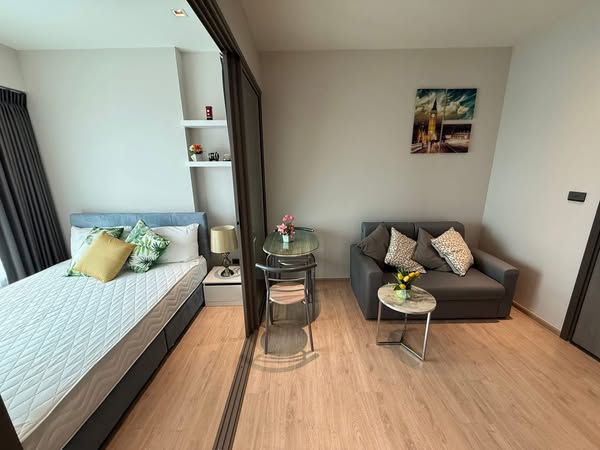 living room and bedroom of Whizdom Station Ratchada-ThaPra