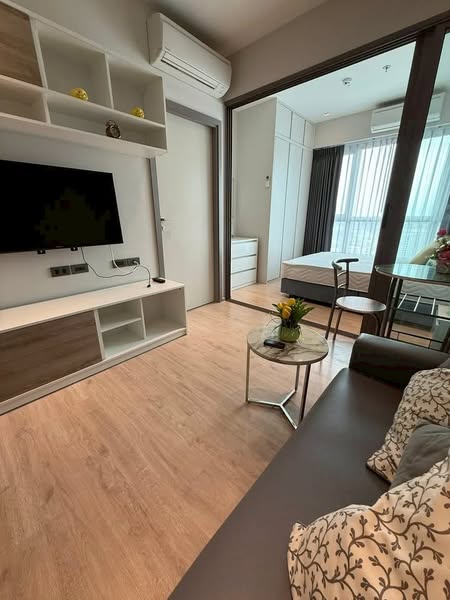 living room and bedroom of Whizdom Station Ratchada-ThaPra