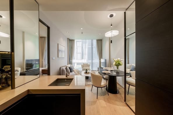room interior of 28 Chidlom