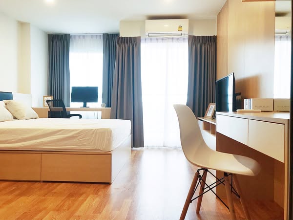 bedroom of Lumpini Ville Phattanakarn-Srinakarin Condominium