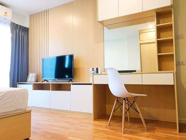 bedroom of Lumpini Ville Phattanakarn-Srinakarin Condominium