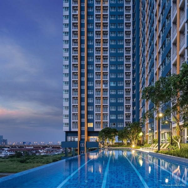 pool of Lumpini Ville Phattanakarn-Srinakarin Condominium
