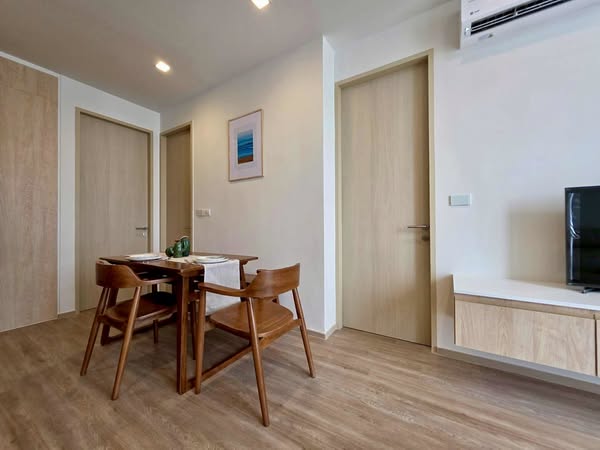living room and room interior of Noble State Sukhumvit 39