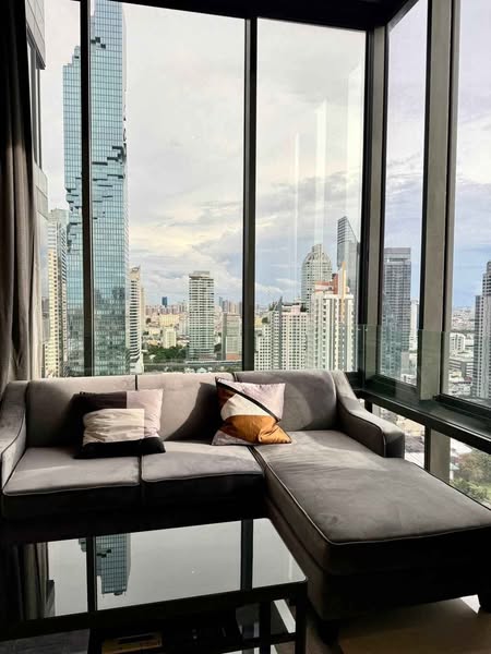 Ashton Silom