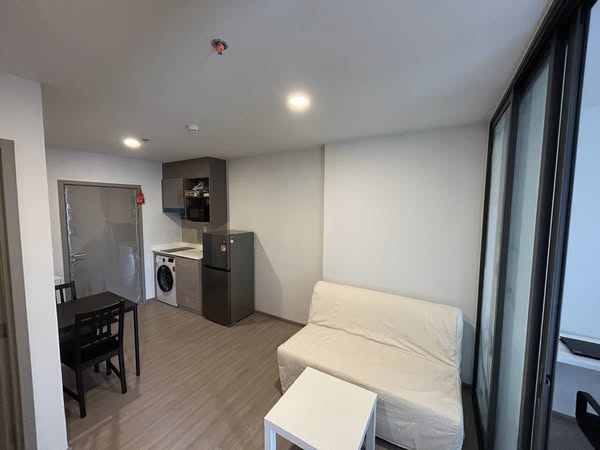 room interior of Aspire Sukhumvit-Rama 4
