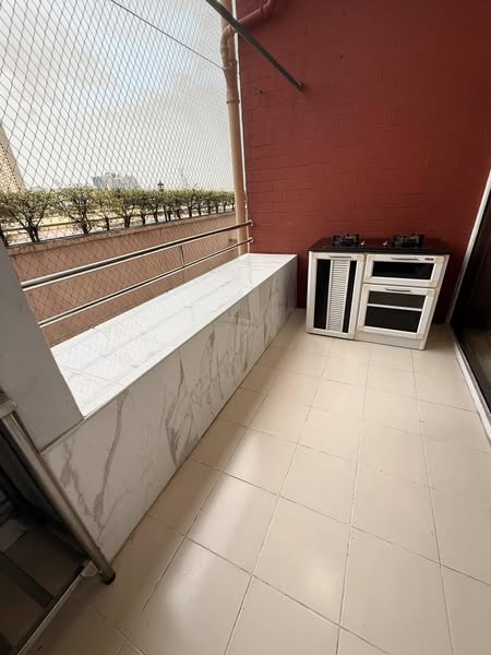 bathroom of คันทรี่คอมเพล็กซ์ อาคารบี