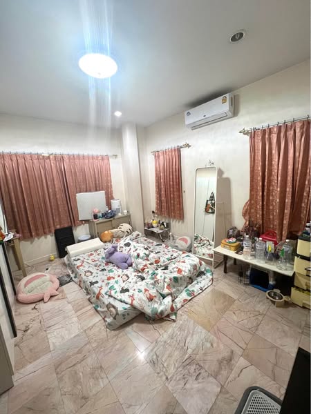 bedroom of Charoen SAP Village