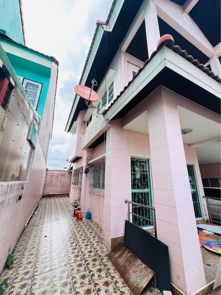 Charoen SAP Village