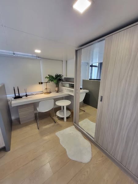 room interior and bathroom of Chewathai Residence Asoke