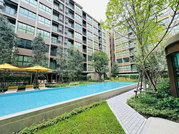 pool of dcondo calm Ramkhamhaeng 40