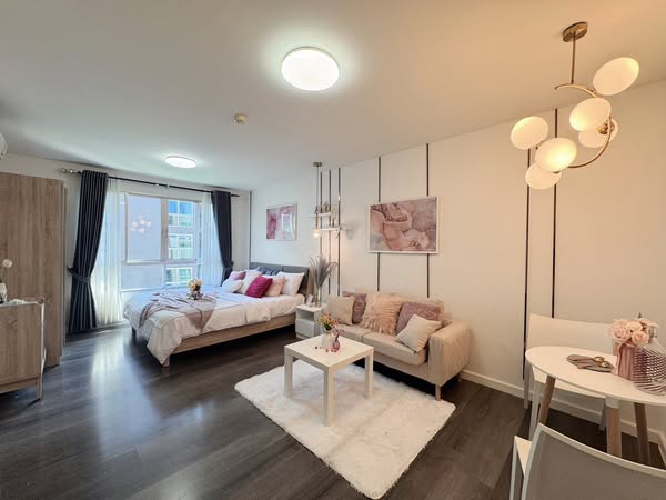 bedroom and living room of ดีคอนโด แคมปัส รีสอร์ท บางนา : dcondo Campus Resort Bangna