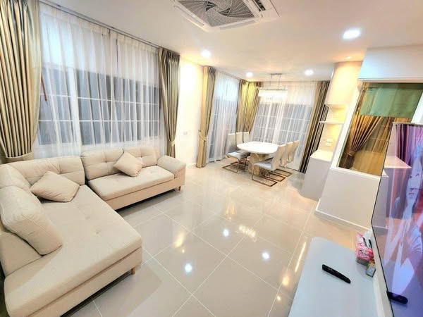 bedroom and living room of Golden Neo, Sukhumvit LaSalle