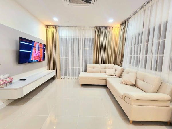 living room and bedroom of Golden Neo, Sukhumvit LaSalle