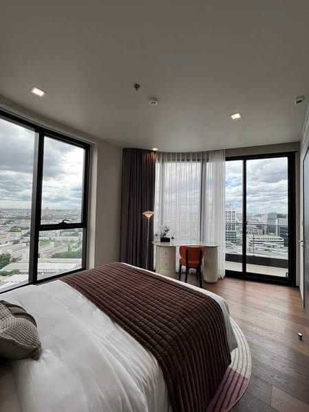 bedroom of Ideo Q Victory
