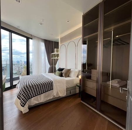 bedroom and room interior of Ideo Q Victory