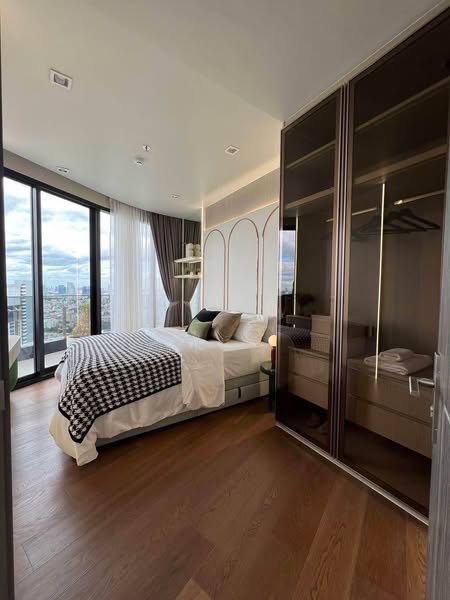 bedroom and room interior of Ideo Q Victory