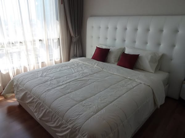 bedroom of Ivy Ampio