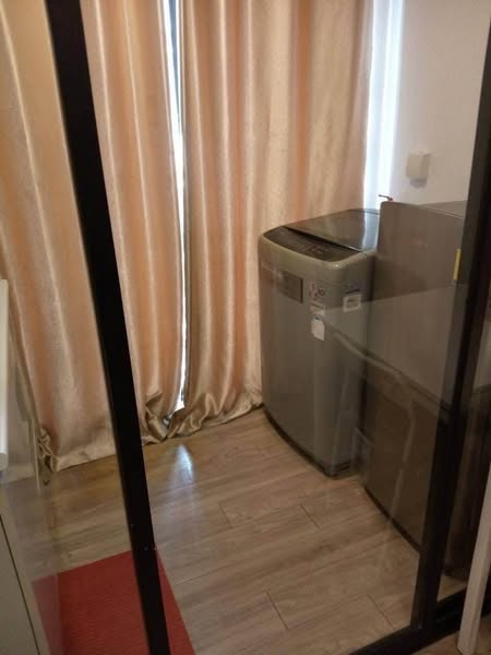 room interior and bathroom of Kensington Phahol-Kaset