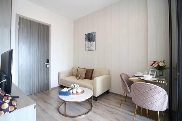 bedroom and living room of KnightsBridge Prime Onnut