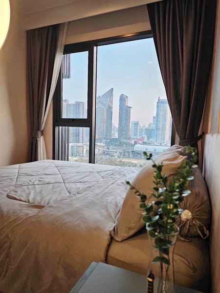 bedroom of Life Asoke Hype