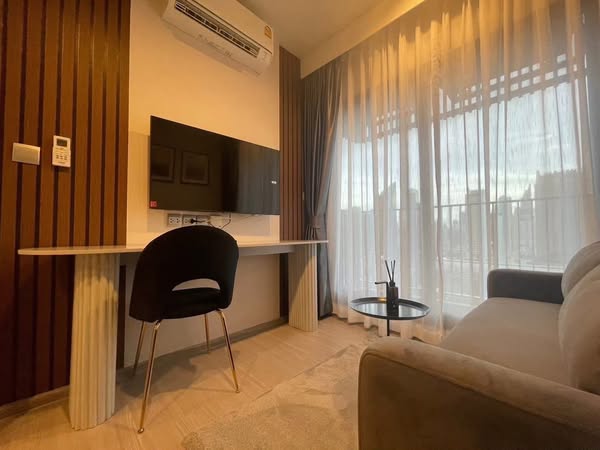 bedroom of Life Asoke Hype