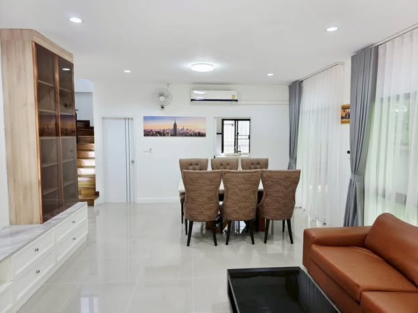 living room of บ้านลุมพินี สวนหลวง ร.๙