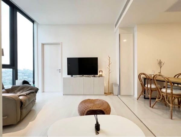 living room of แมสซารีน รัชโยธิน | Mazarine Ratchayothin by Grand Unity