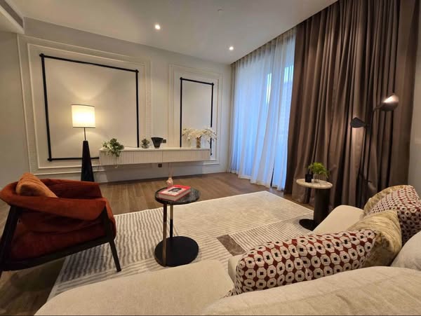 bedroom and living room of MUNIQ LANGSUAN
