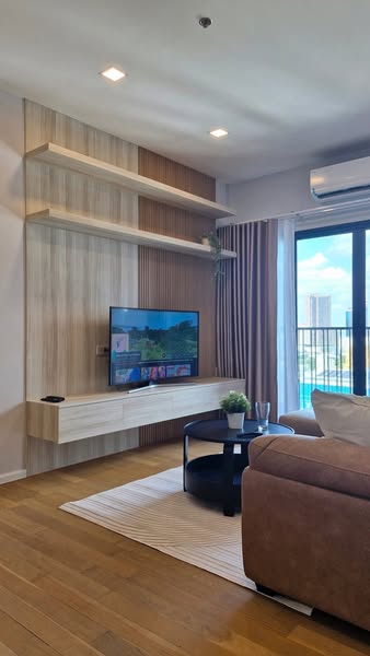 living room of Noble Reveal
