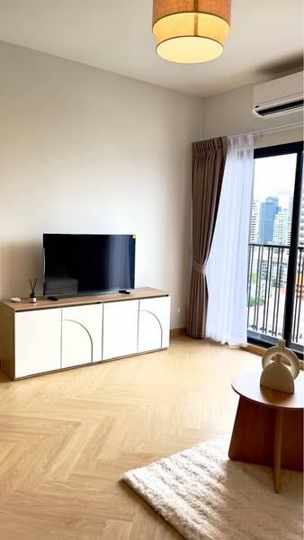 living room and bedroom of Noble Reveal