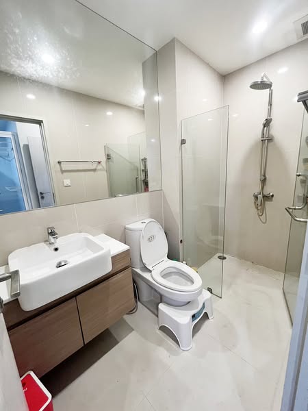 room interior and bathroom of Noble Revolve Ratchada 1