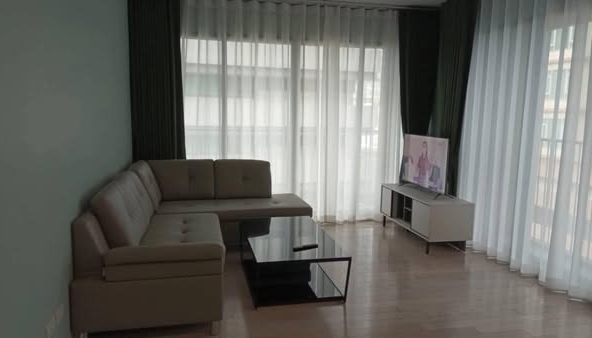 bedroom and living room of Noble Solo