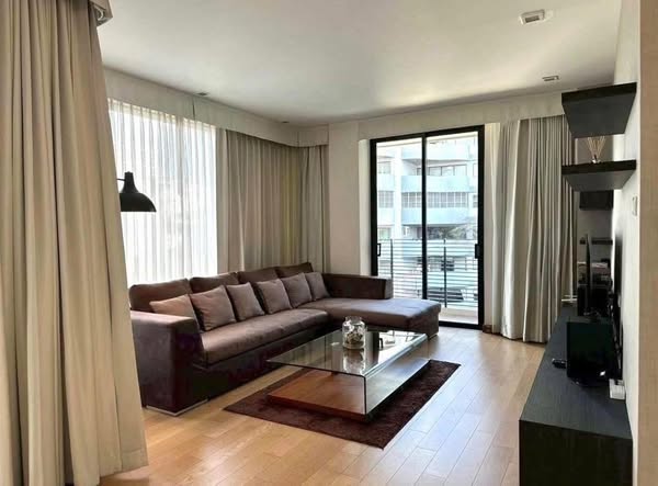 living room and room interior of O2 Hip