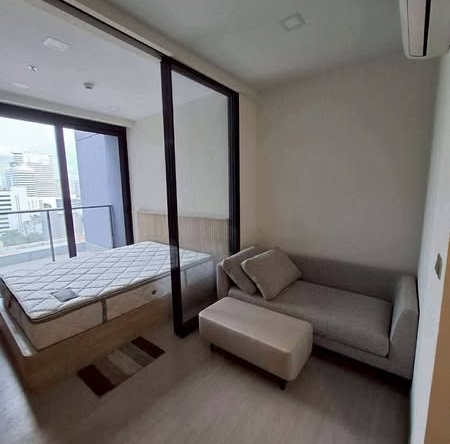 bedroom and room interior of One9Five Asoke – Rama 9