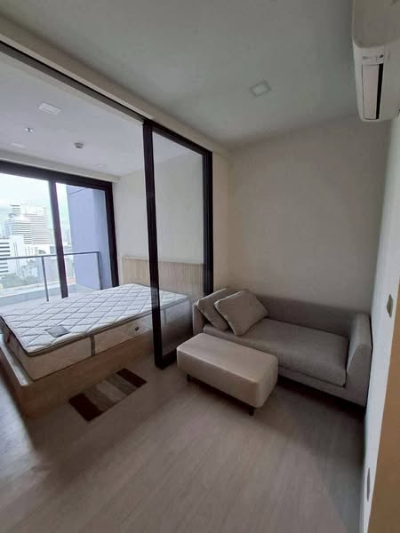 bedroom and room interior of One9Five Asoke – Rama 9
