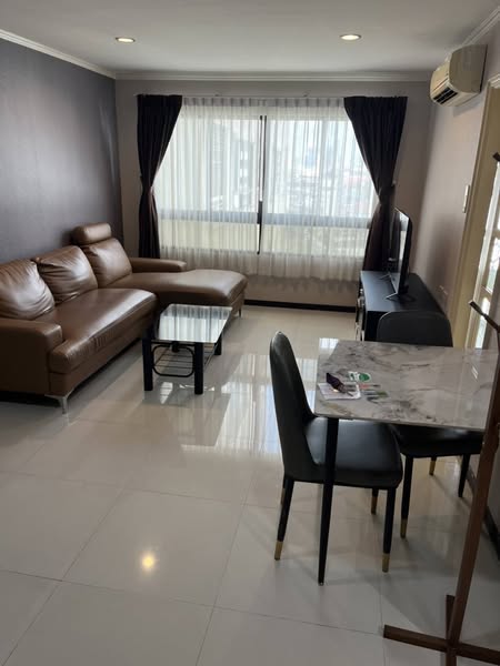 living room of Phahon-Sutthisan Lumpini Ville