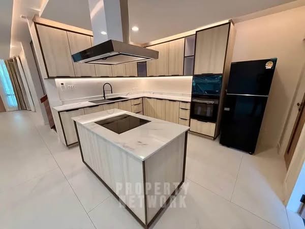 kitchen of Phrom Phong BTS Station