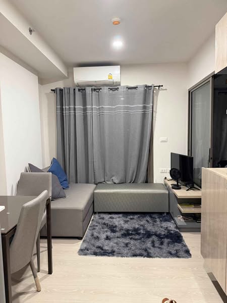 bedroom and living room of Phyll Phahol 34