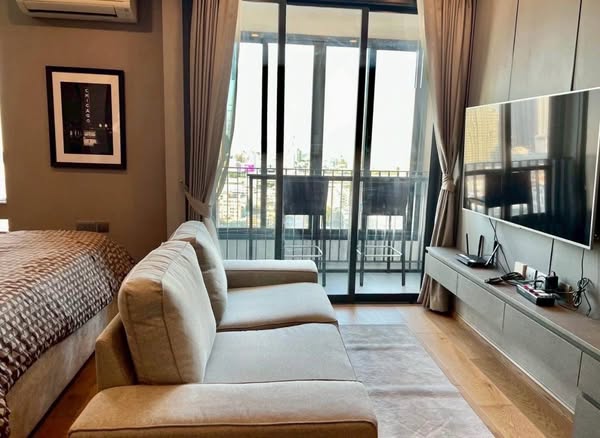 bedroom and living room of Q Chid Lom – Phetchaburi