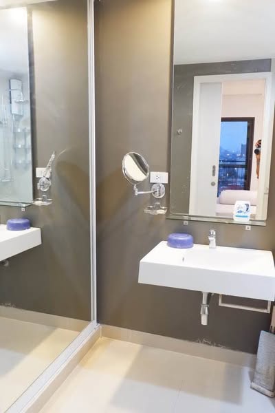bathroom of Sense Phaholyothin Condominium