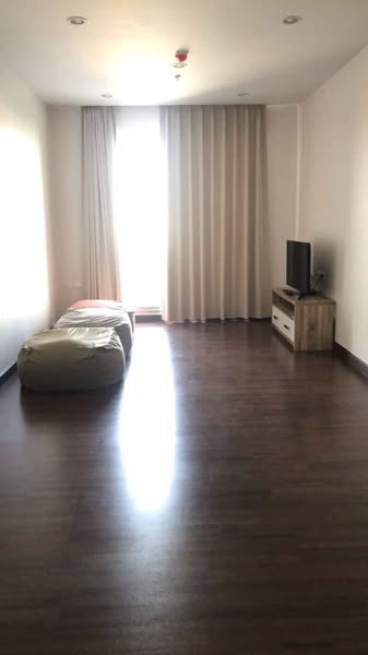 living room and bedroom of Supalai Lite Sathorn-Charoenrat Condo