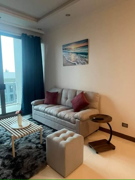 living room and bedroom of Supalai Oriental Sukhumvit 39