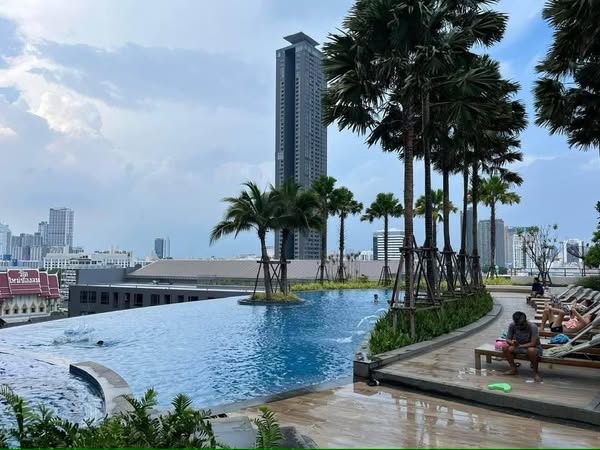 pool of Supalai Oriental Sukhumvit 39