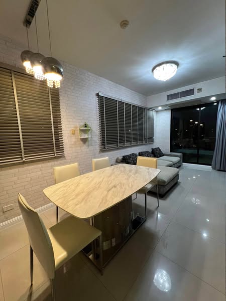 room interior of Supalai Premier @ Asoke