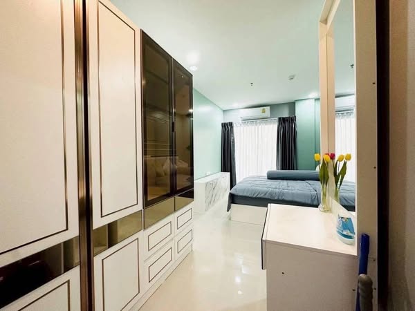 bedroom and room interior of Supalai Veranda Rama 9