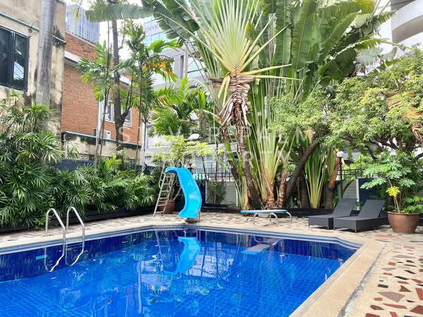 pool of The Alcove Thonglor 10