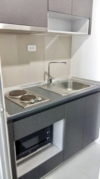 bathroom and kitchen of THE BASE Rama 9-Ramkhamhaeng